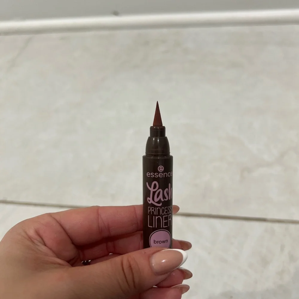 Essence Lash Princess Liner Brown